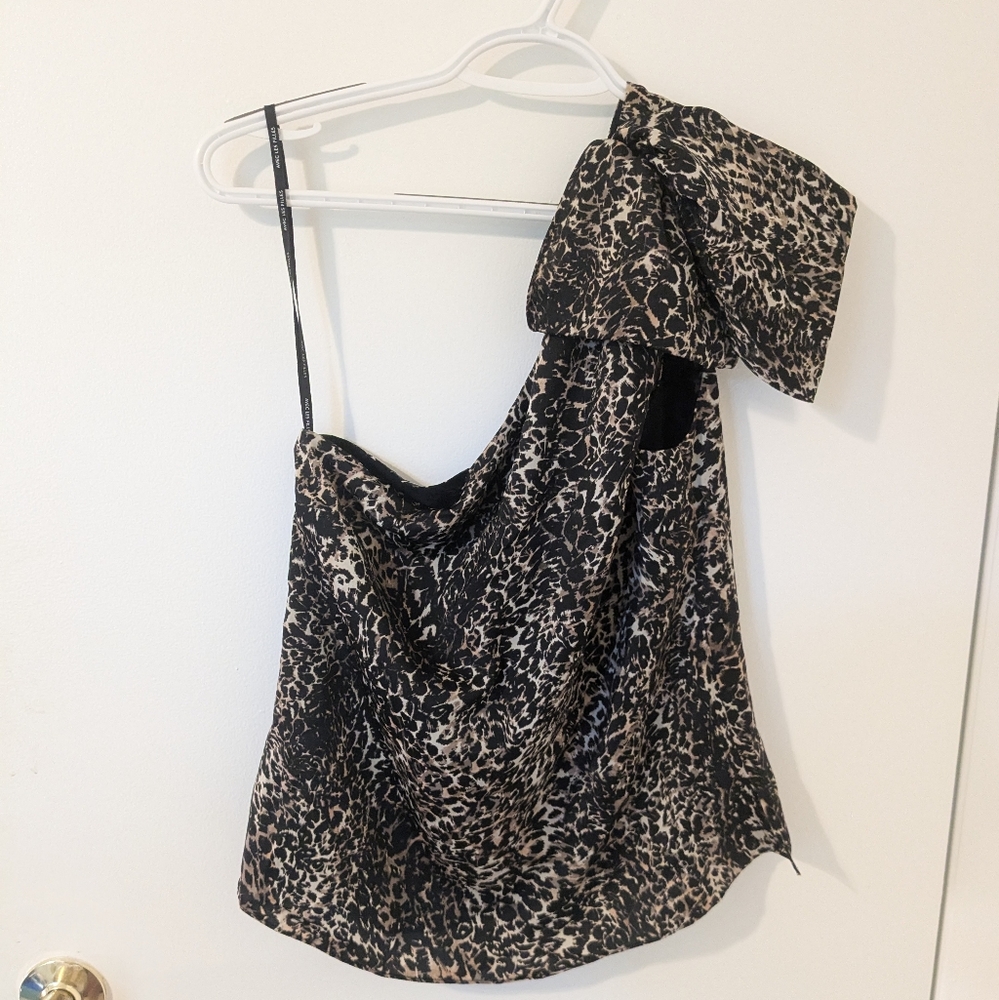 NWT $78 Avec Les Filles Cheetah Print One Shoulder Blouse Top